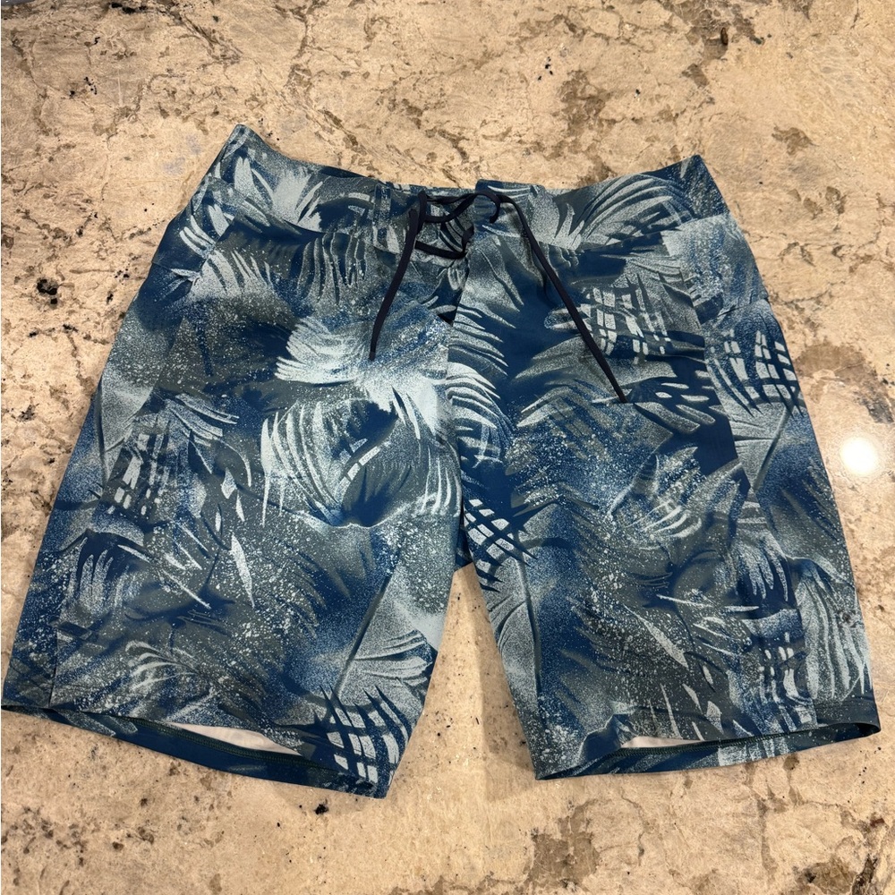 Lululemon current state board shorts size 32 swim trunks